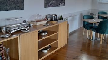 Termasuk sarapan bufet setiap hari