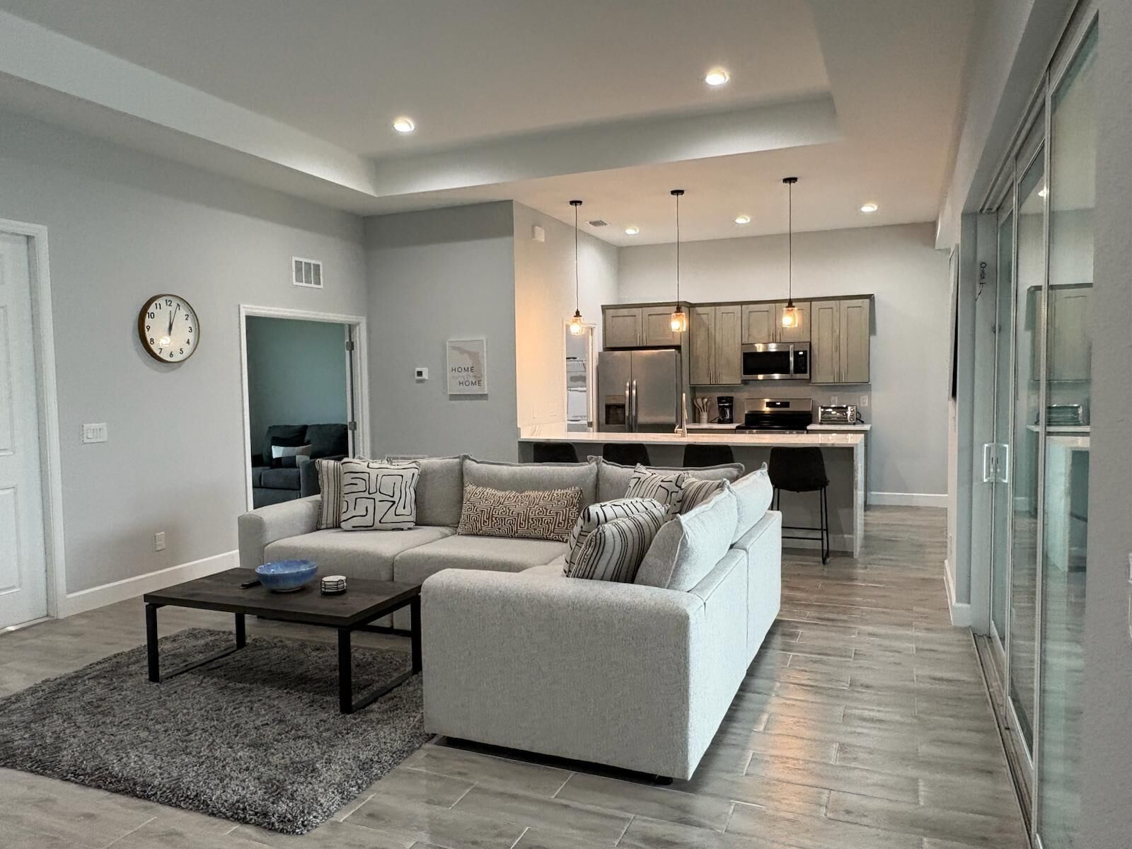 Smart TV, table tennis