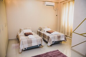 3 bedrooms - Casa Completa com 3 su tes Wi-fi e Smart Lock (Belém)