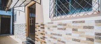 Casa Completa com 3 su tes Wi-fi e Smart Lock