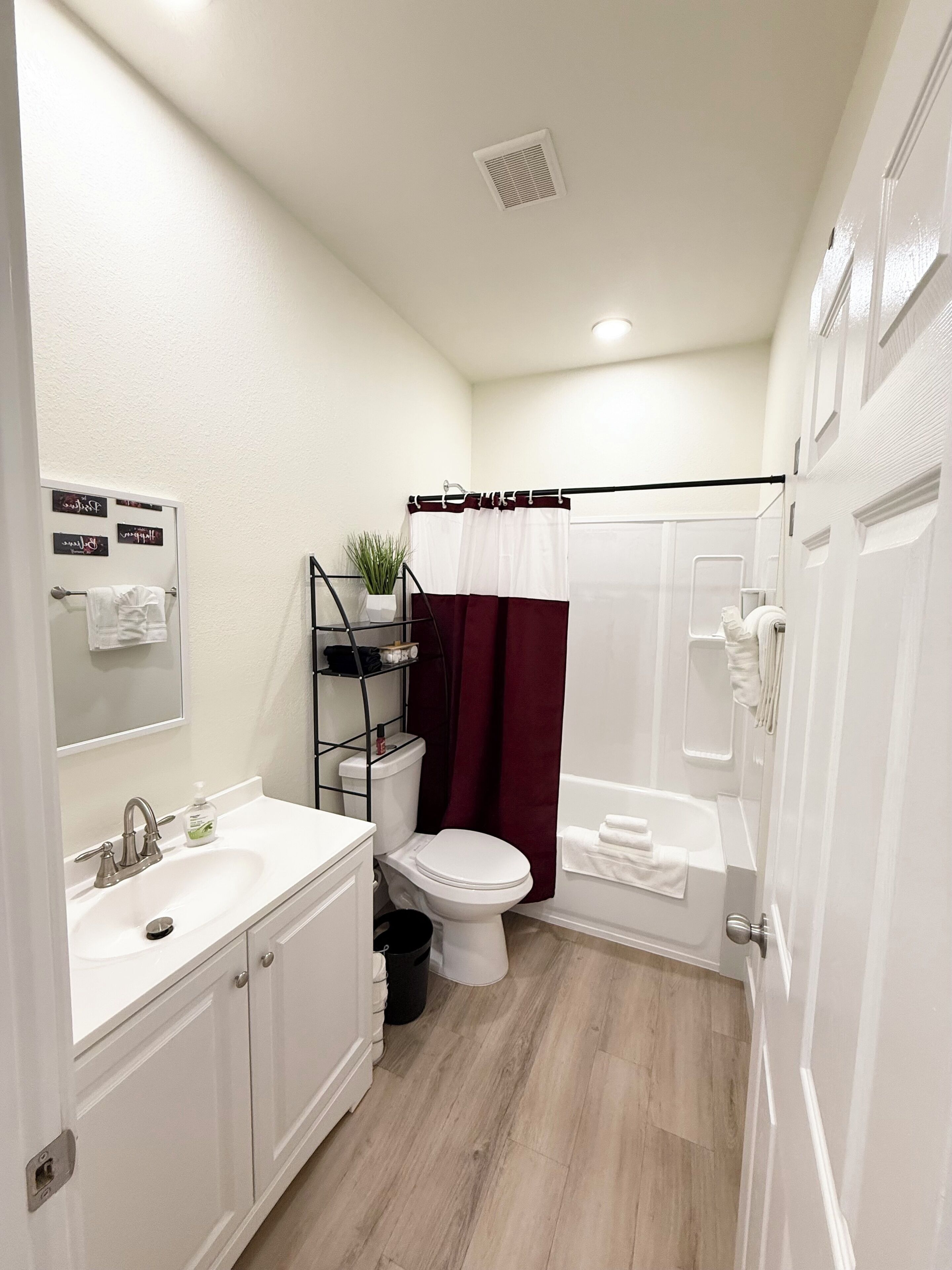 ヘアドライヤー、タオル、石鹸、シャンプー