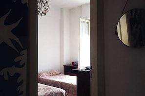 1 室のベッドルーム、アイロン / アイロン台、WiFi (無料)、ベッドシーツ