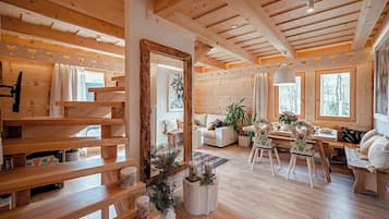 Domek 1 typu Deluxe z widokiem na góry | Living area | Flat-screen TV