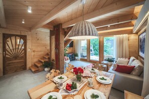 Domek 2 typu Deluxe z widokiem na góry | Dining room