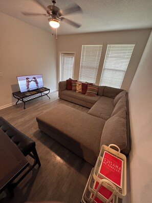 Télévision, cheminée