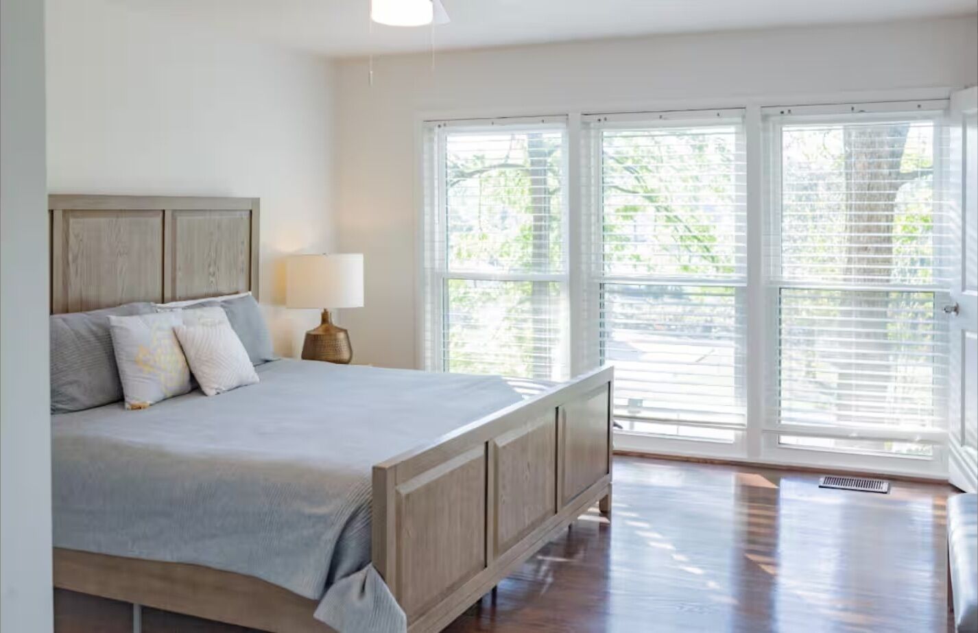 3 bedrooms, free WiFi, bed sheets, wheelchair access