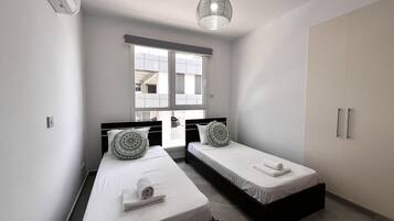 2 bedrooms, iron/ironing board, free WiFi, bed sheets