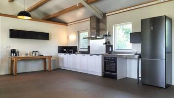 Réfrigérateur, four, plaque de cuisson, lave-vaisselle