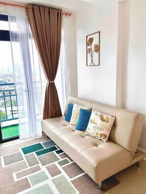 Gemeinsamer Schlafsaal, 1 Schlafzimmer, barrierefrei, Balkon | Wohnbereich