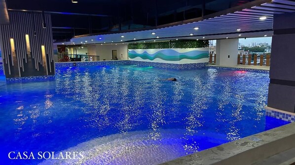 Indendørs pool