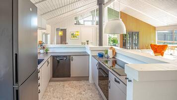 Geladeira, fogão, cooktop, lava-louças