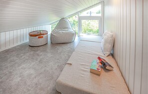 3 bedrooms, travel cot, free WiFi