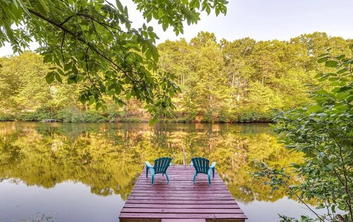 Secluded 3-bedroom, 2-loft lakefront house in private Sleepy Hollow community.