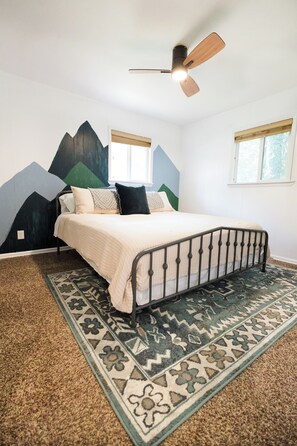 2 bedrooms, WiFi, bed sheets - Charming 2-bedroom house in Bella Vista with AC and easy access to amenities (Bella Vista)