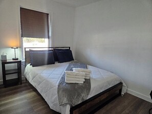 3 多间卧室、熨斗/熨衣板、WiFi、床单