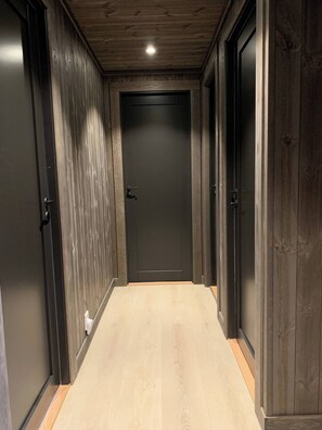 Cabin, 3 Bedrooms, Terrace, Garden View | Interior