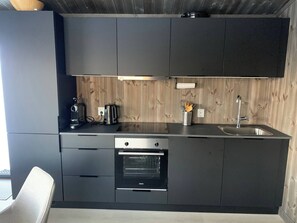Cabin, 3 Bedrooms, Terrace, Garden View | Interior