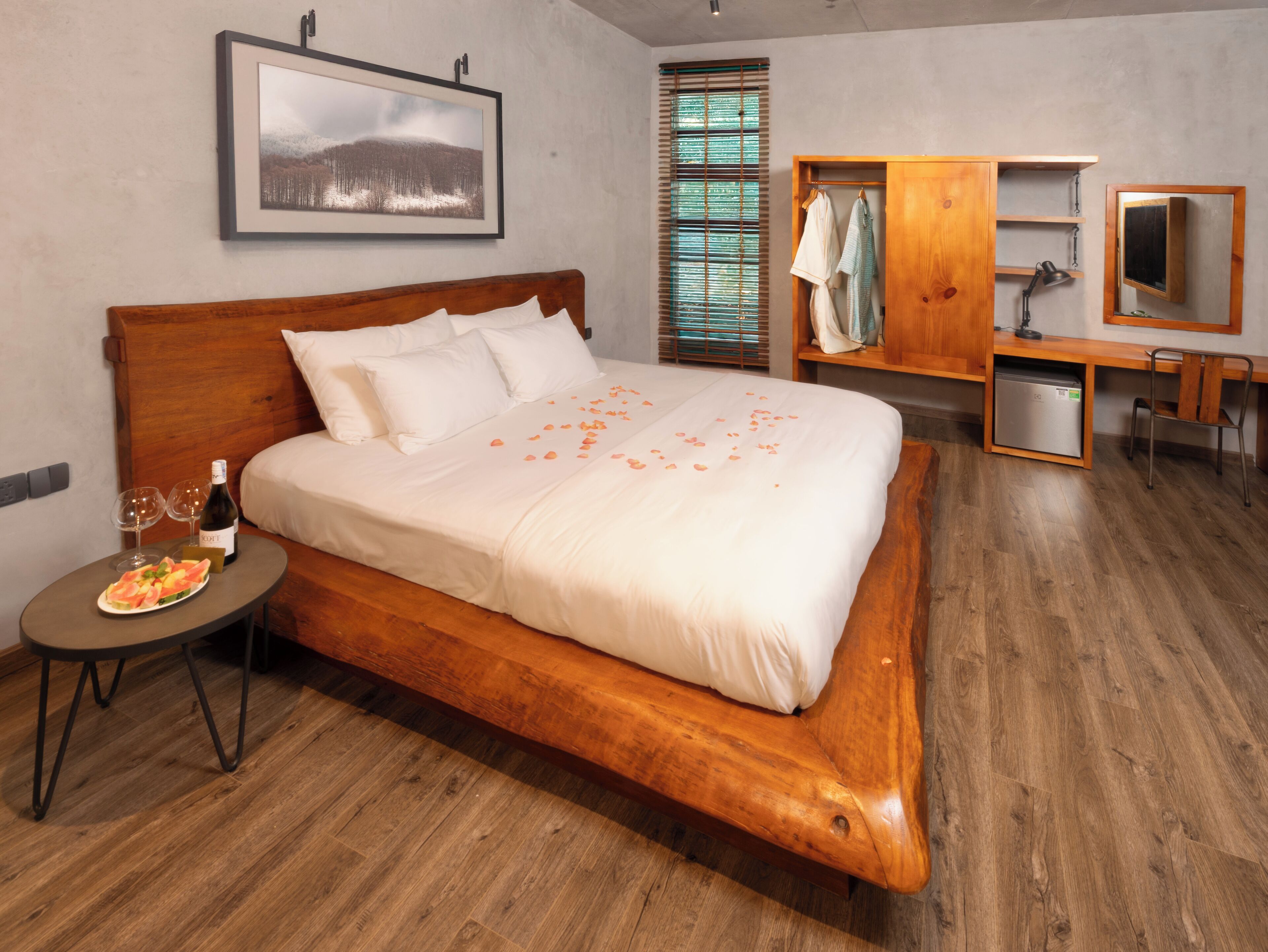 4 habitaciones, tabla de planchar con plancha, wifi y ropa de cama 