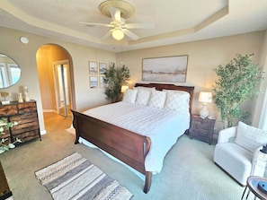3 bedrooms, desk, iron/ironing board, WiFi - Lake Front Oasis on Lake Balboa w/opt Boat Rental (Hot Springs Village)