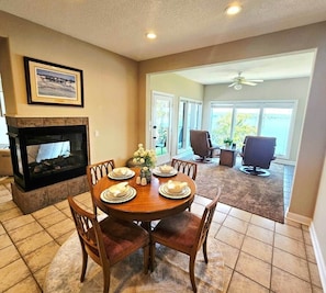Dining - Lake Front Oasis on Lake Balboa w/opt Boat Rental (Hot Springs Village)