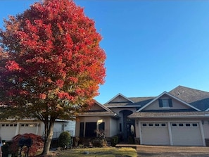 Exterior - Lake Front Oasis on Lake Balboa w/opt Boat Rental (Hot Springs Village)