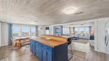 House, Multiple Beds (LegaSea Beach House) | Interior