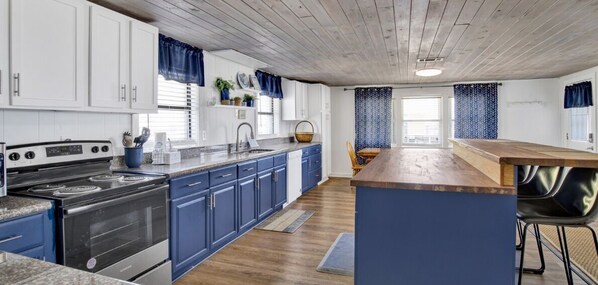 House, Multiple Beds (LegaSea Beach House) | Private kitchen