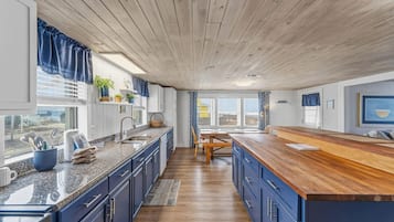 House, Multiple Beds (LegaSea Beach House) | Private kitchen