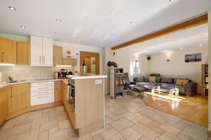 Interior - Apartment 'Cathleen Bohnert' with Mountain View, Private Terrace and Wi-Fi (Lindau am Bodensee)