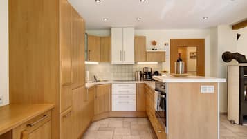 Kühlschrank, Ofen, Herdplatte, Geschirrspüler