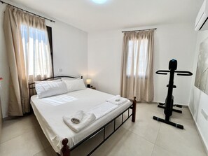 2 bedrooms, iron/ironing board, free WiFi, bed sheets
