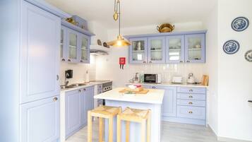 Villa Azul 1 | Private kitchen | Full-sized fridge, microwave, oven, stovetop