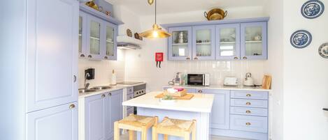 Villa Azul 1 | Private kitchen | Full-size fridge, microwave, oven, stovetop