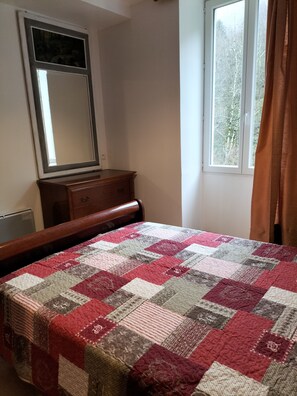 1 bedroom, iron/ironing board, bed sheets