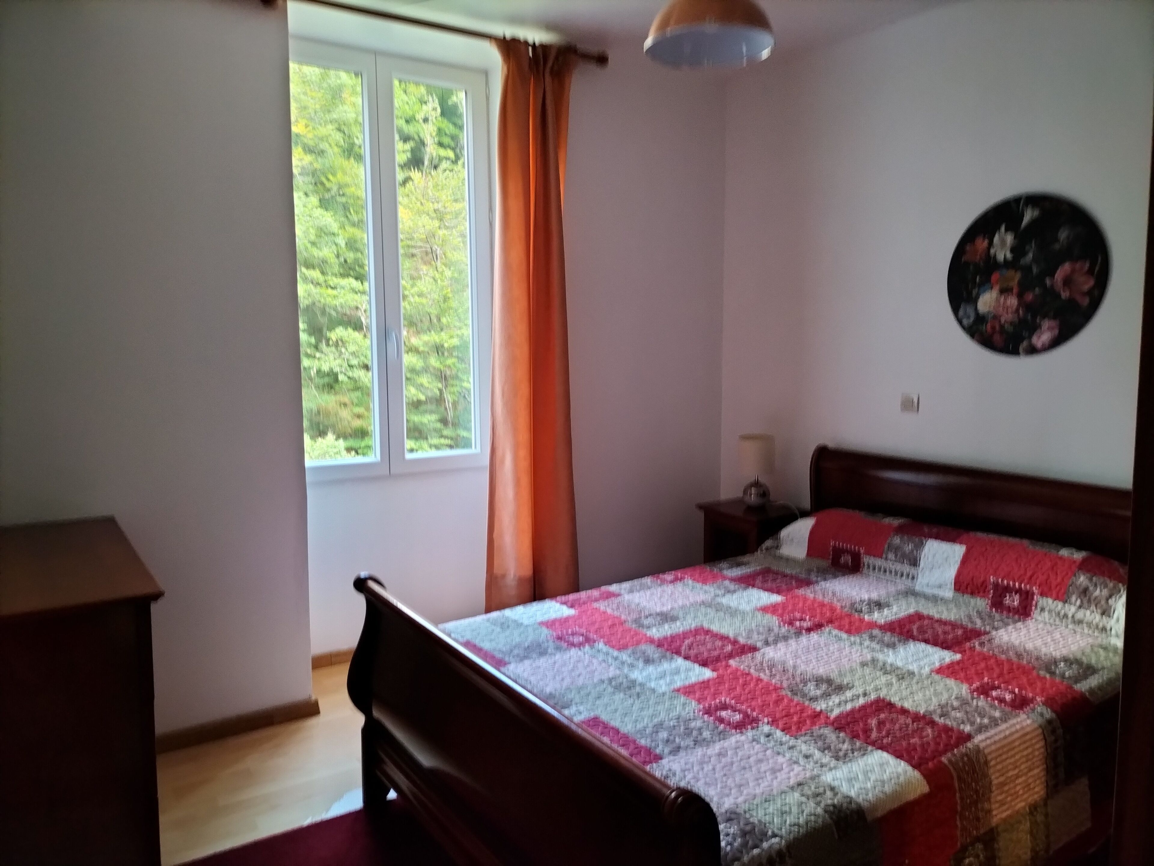 1 chambre, fer et planche à repasser, Wi-Fi gratuit, draps fournis