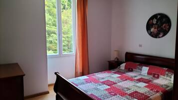1 chambre, fer et planche à repasser, Wi-Fi gratuit, draps fournis