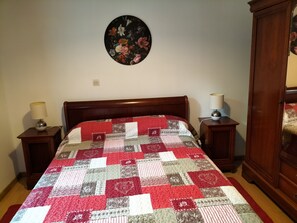 1 chambre, fer et planche à repasser, literie fournie