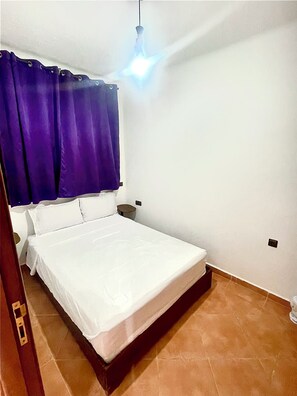 1 bedroom, bed sheets