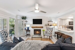 TV, fireplace