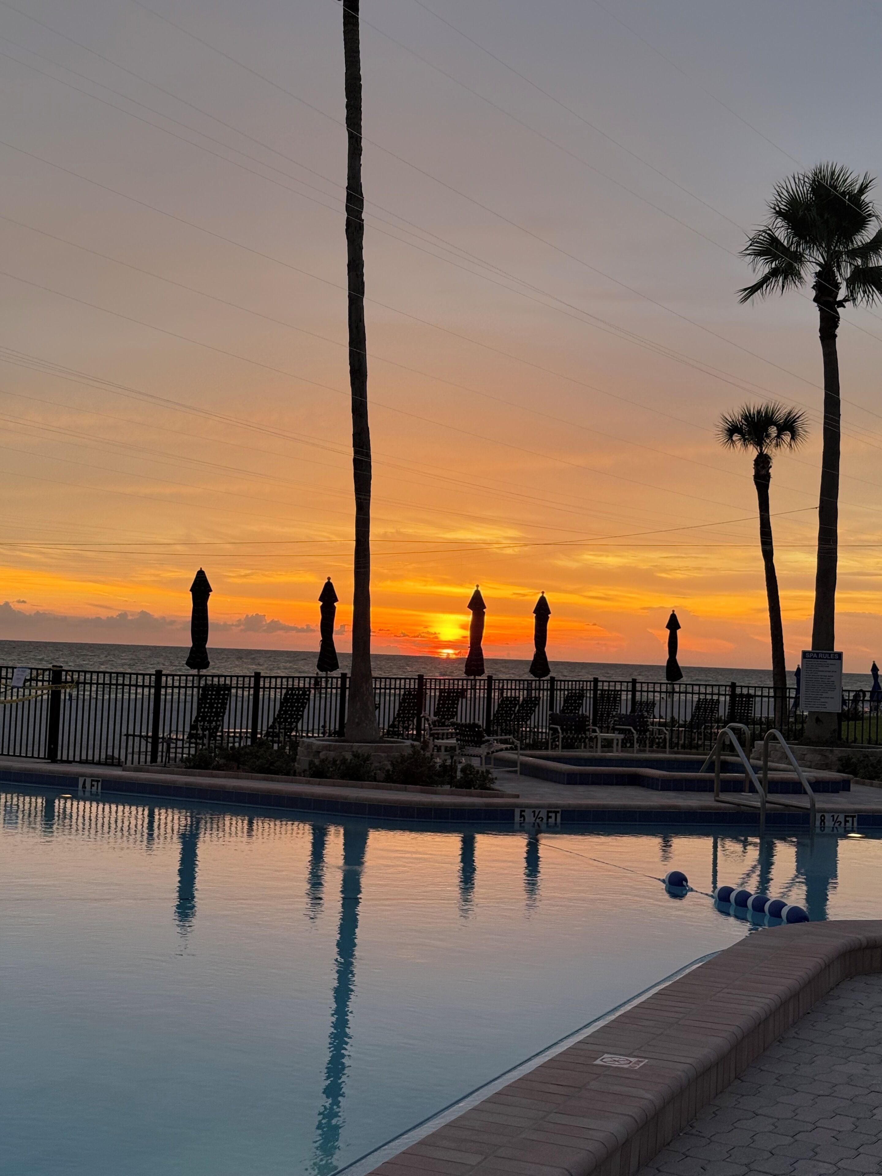 Alberca al aire libre y alberca climatizada