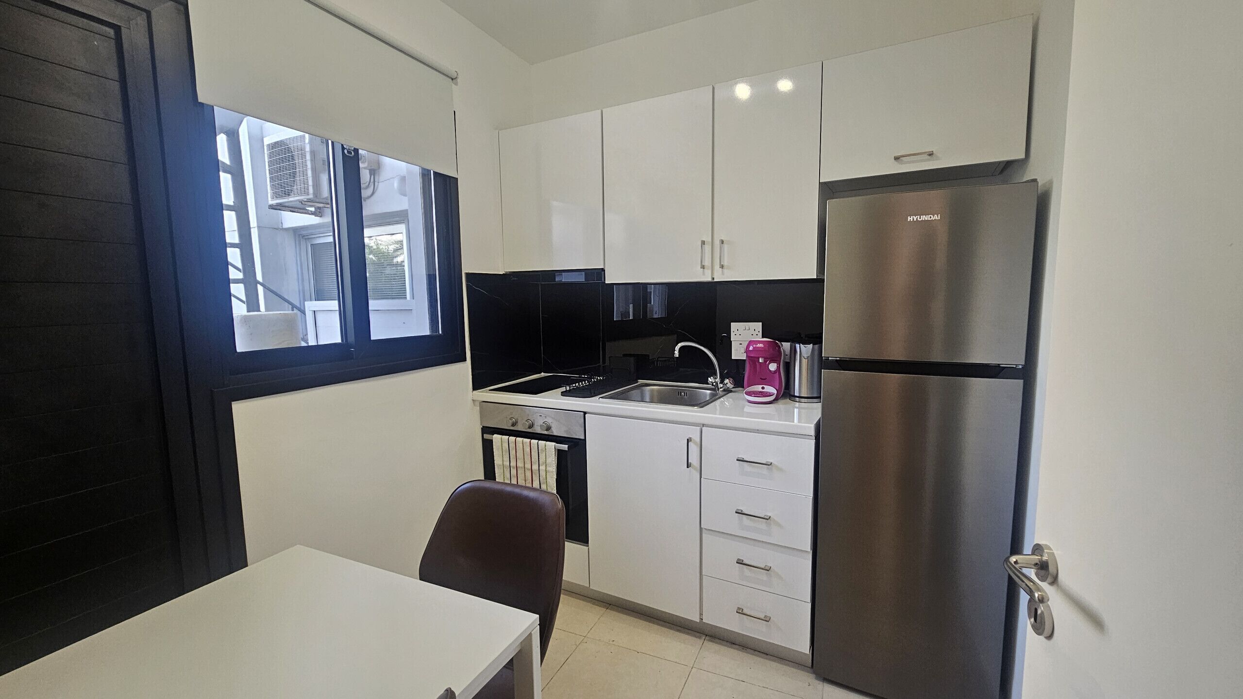 Fridge, oven, coffee/tea maker, electric kettle