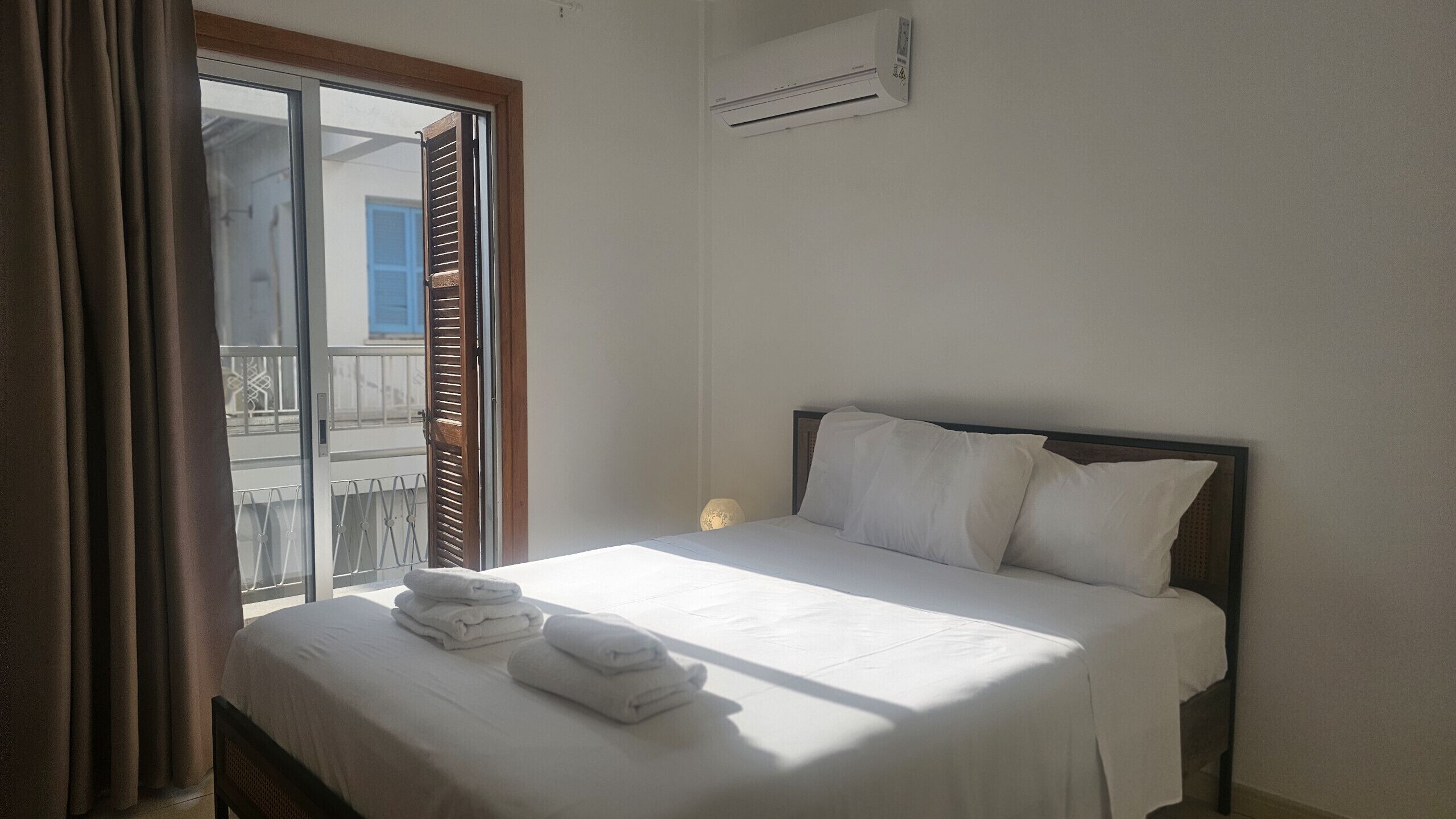 2 dormitorios, tabla de planchar con plancha, wifi gratis y ropa de cama