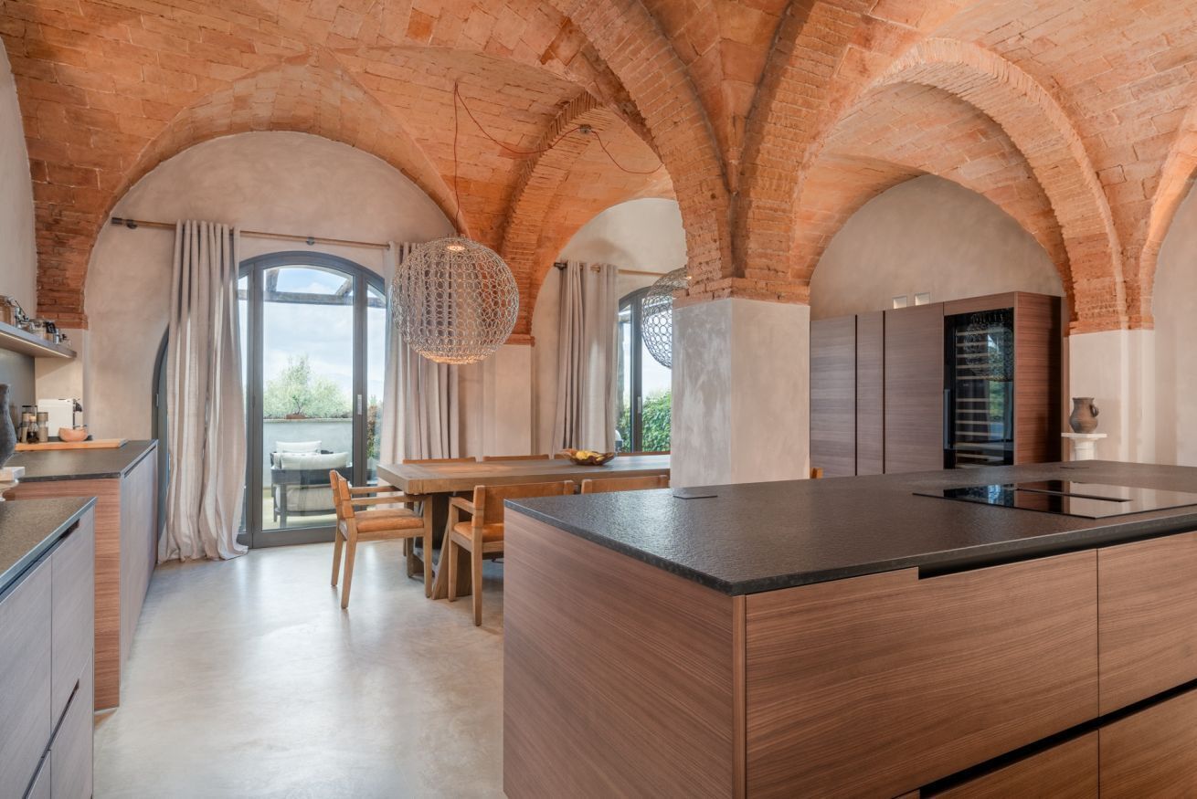 Réfrigérateur, micro-ondes, plaque de cuisson