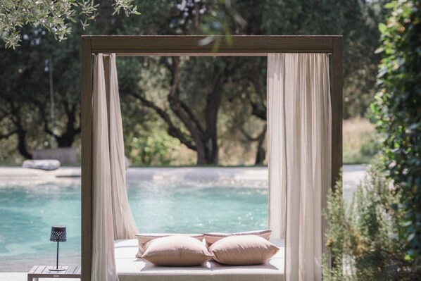 حمّام سباحة مُدفَّأ