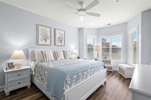 3 bedrooms, free WiFi, bed sheets - Golf & Sunshine - Spacious Condo Overlooking the Green (Myrtle Beach)