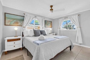 4 室のベッドルーム、デスク、アイロン / アイロン台、WiFi