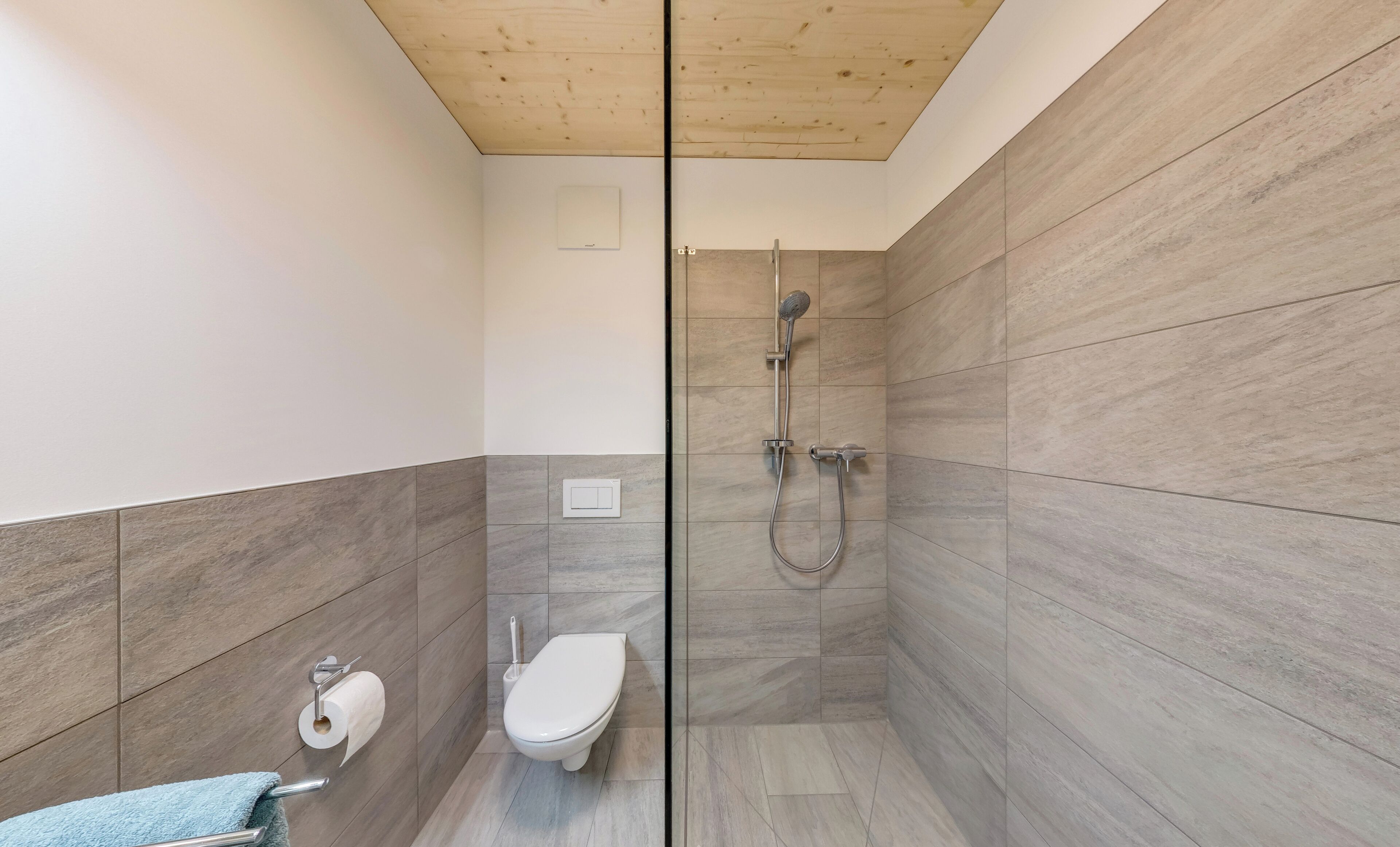 Apartment 2 | Bathroom | Shower, hair dryer, towels, soap