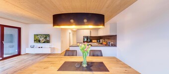 อพาร์ตเมนต์เฮาส์ในเมือง ระหว่างภูเขาและทะเลสาบ