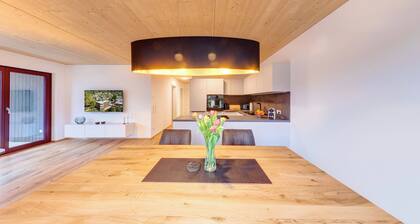 Urban-Apartmenthaus zwischen Berg und See