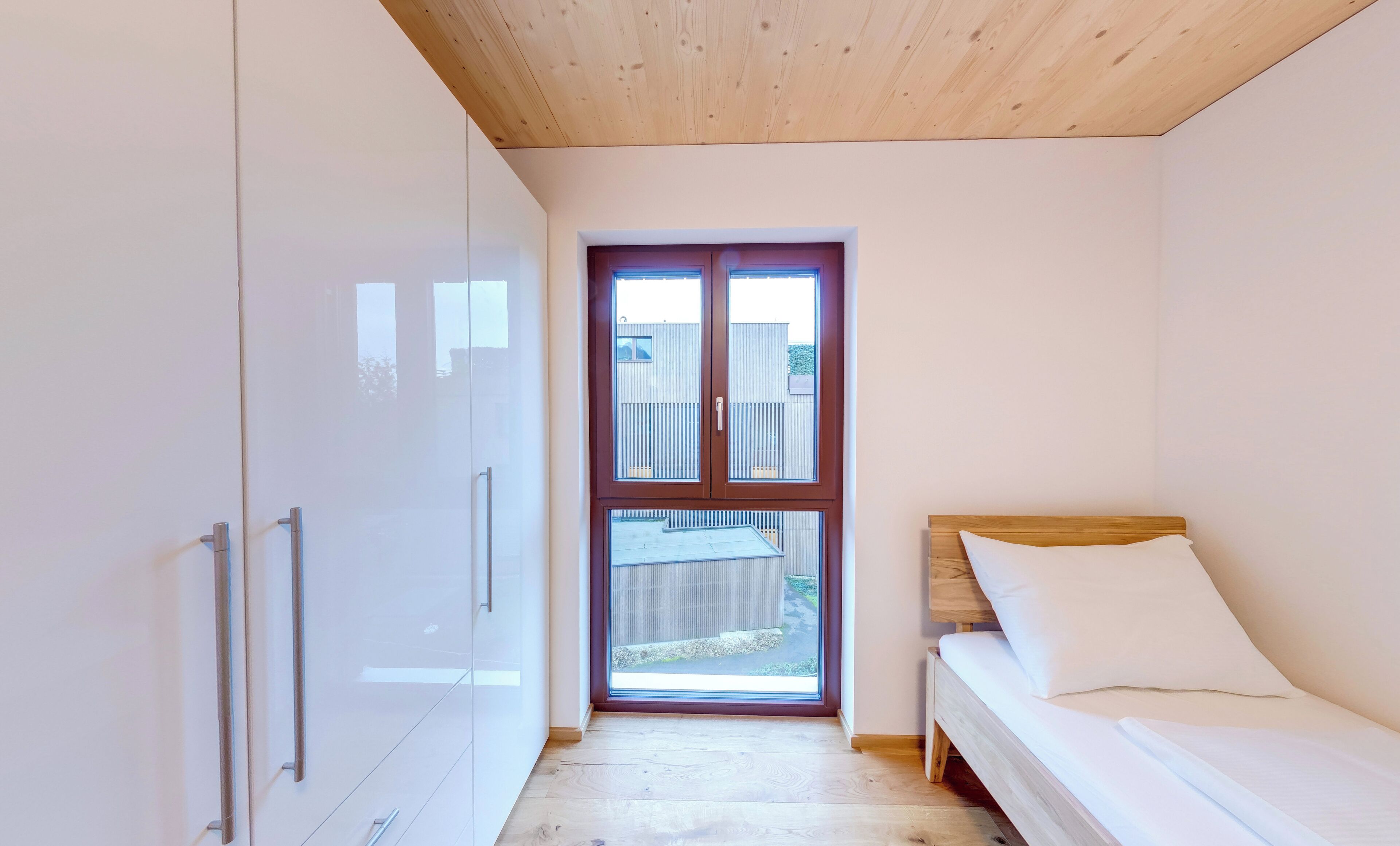 Laptopgeeigneter Arbeitsplatz, schallisolierte Zimmer, kostenloses WLAN